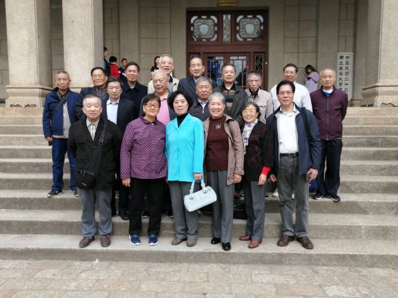 武大6932班毕业50周年母校团聚-25.jpg